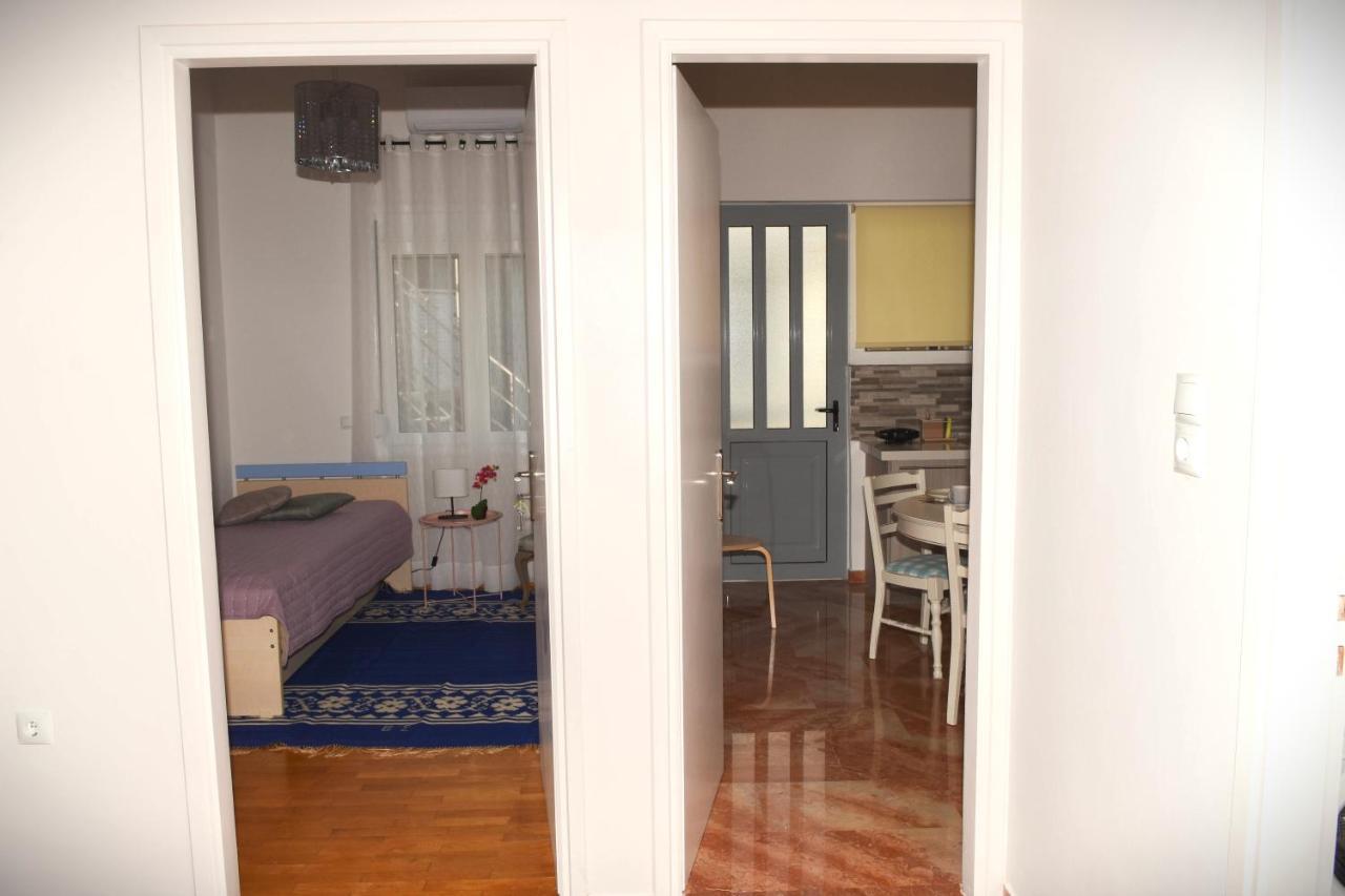 Ellis House Apartamento Agrinio Exterior foto