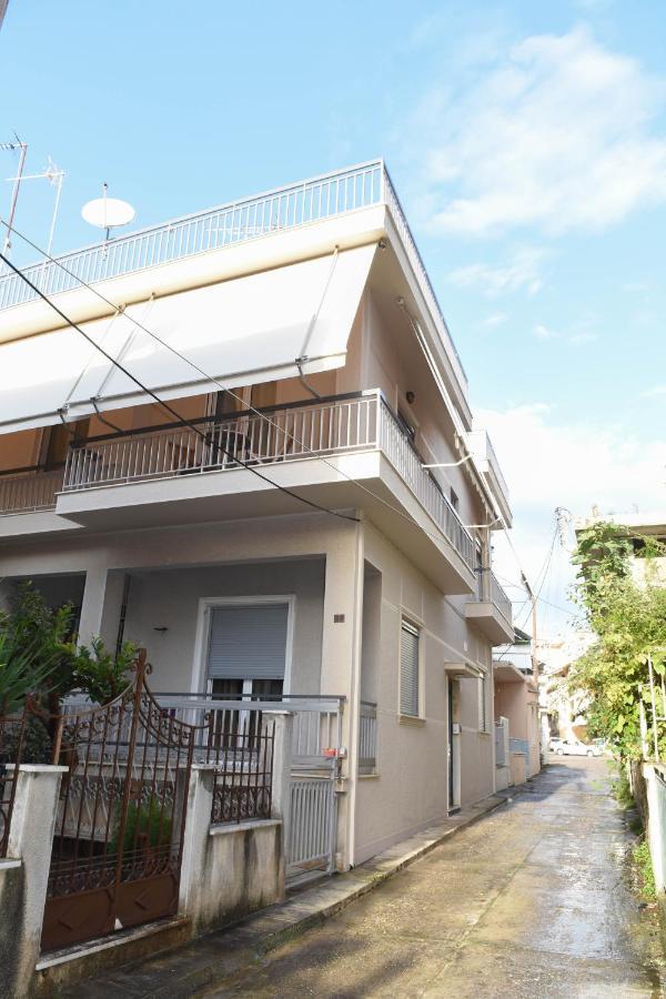 Ellis House Apartamento Agrinio Exterior foto